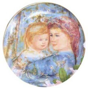 Michelle & Anna Edna Hibel Annual Mothers Day plate  1991 8 1/2" Knowles